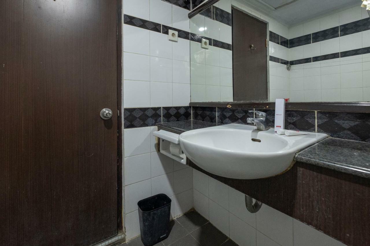 Oyo 628 Losari Metro Makassar Buitenkant foto